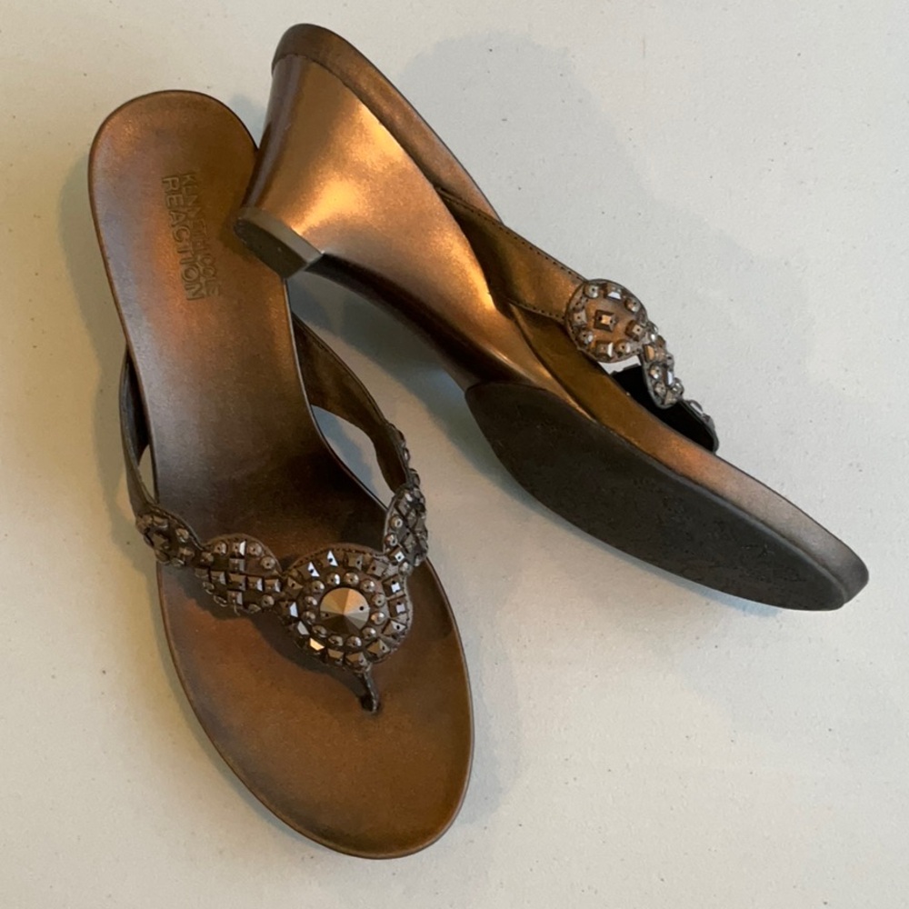 Kenneth Cole Reaction Bronze Thong Wedge Embellished Sandals Women Size 8.5 M